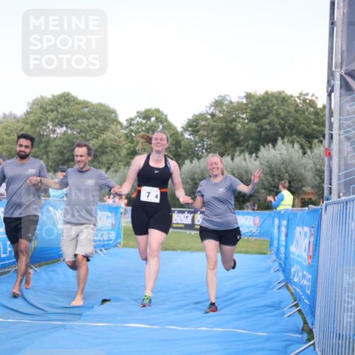 25.08.2024 - Elbe Triathlon Hamburg H.Heesch http://msf.ph/oto/6856174 25.08.2024 16:11:02 Ziel  meine-sportfotos.de
