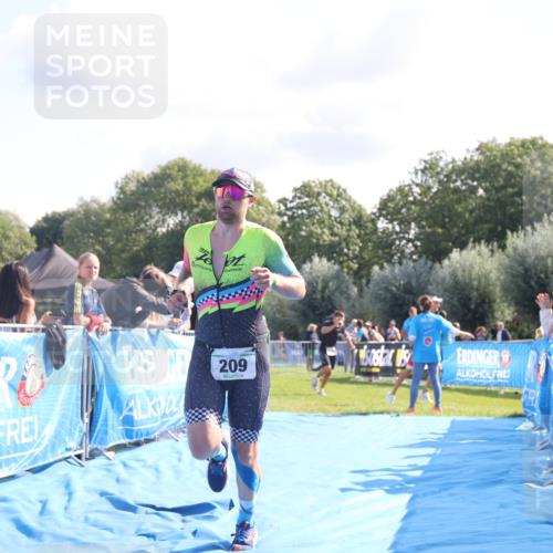 25.08.2024 - Elbe Triathlon Hamburg H.Heesch http://msf.ph/oto/6856178 25.08.2024 10:53:22 Ziel 209, 232 meine-sportfotos.de