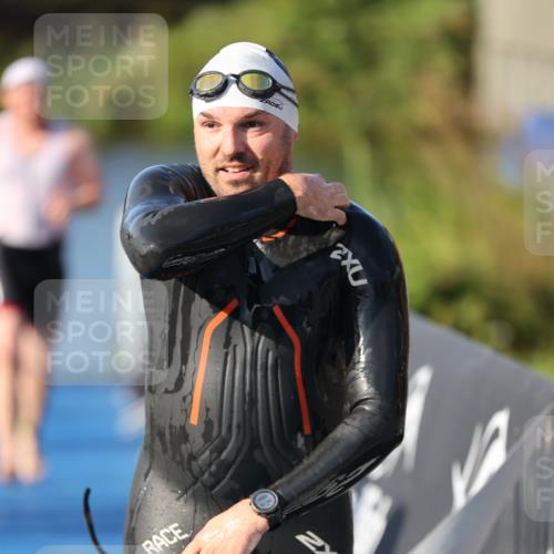 25.08.2024 - Elbe Triathlon Hamburg H.Heesch http://msf.ph/oto/6856180 25.08.2024 09:04:18 Schwimmen 255, 302, 314 meine-sportfotos.de