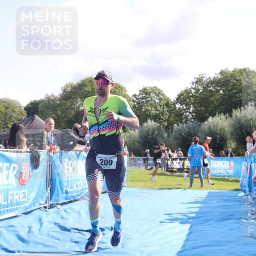 25.08.2024 - Elbe Triathlon Hamburg H.Heesch http://msf.ph/oto/6856184 25.08.2024 10:53:22 Ziel 209, 232 meine-sportfotos.de