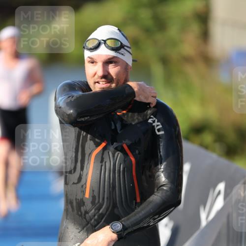 25.08.2024 - Elbe Triathlon Hamburg H.Heesch http://msf.ph/oto/6856186 25.08.2024 09:04:18 Schwimmen 255, 302, 314 meine-sportfotos.de