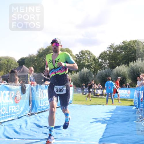 25.08.2024 - Elbe Triathlon Hamburg H.Heesch http://msf.ph/oto/6856188 25.08.2024 10:53:22 Ziel 209, 232 meine-sportfotos.de