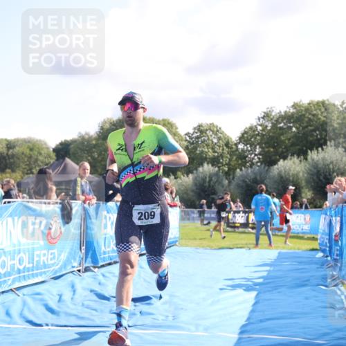 25.08.2024 - Elbe Triathlon Hamburg H.Heesch http://msf.ph/oto/6856196 25.08.2024 10:53:22 Ziel 209, 232 meine-sportfotos.de