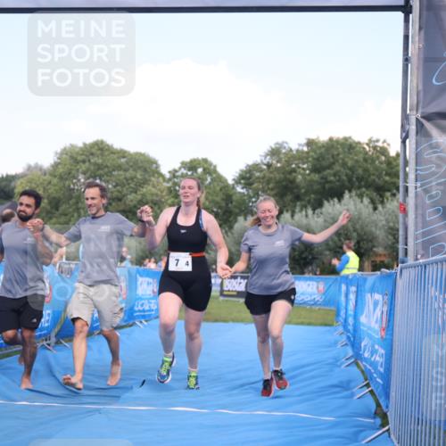 25.08.2024 - Elbe Triathlon Hamburg H.Heesch http://msf.ph/oto/6856202 25.08.2024 16:11:02 Ziel  meine-sportfotos.de