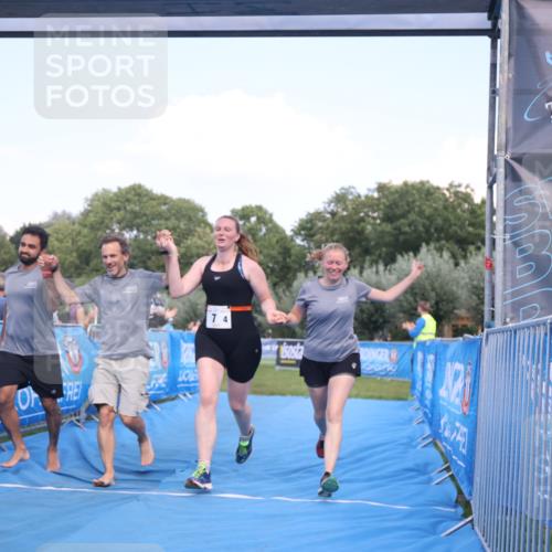 25.08.2024 - Elbe Triathlon Hamburg H.Heesch http://msf.ph/oto/6856216 25.08.2024 16:11:02 Ziel  meine-sportfotos.de