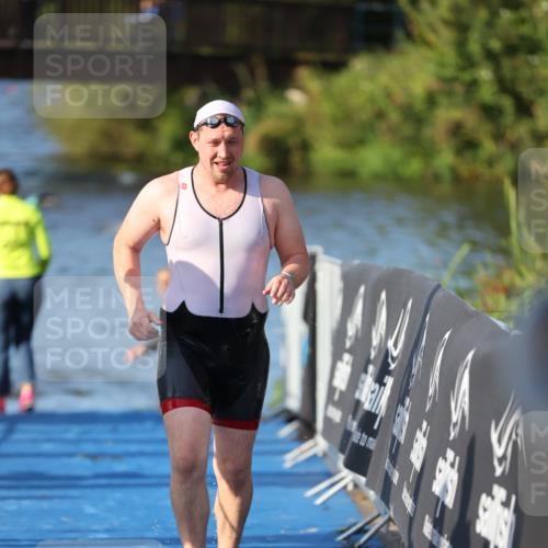25.08.2024 - Elbe Triathlon Hamburg H.Heesch http://msf.ph/oto/6856227 25.08.2024 09:04:20 Schwimmen 255, 302, 314 meine-sportfotos.de