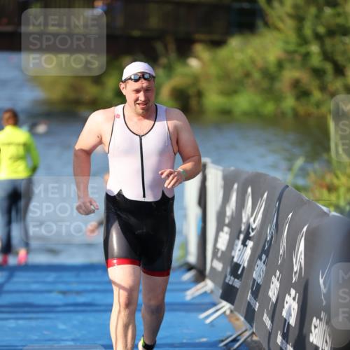 25.08.2024 - Elbe Triathlon Hamburg H.Heesch http://msf.ph/oto/6856238 25.08.2024 09:04:20 Schwimmen 255, 302, 314 meine-sportfotos.de