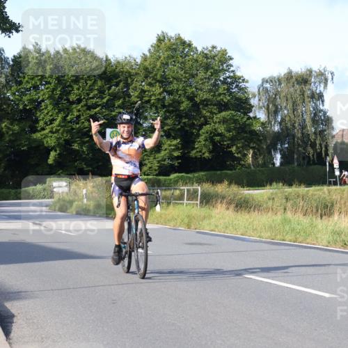 25.08.2024 - Elbe Triathlon Hamburg Fuchs,  Jonas http://msf.ph/oto/6856239 25.08.2024 09:19:32 Radfahren 40 meine-sportfotos.de
