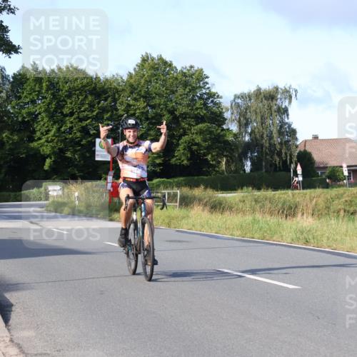 25.08.2024 - Elbe Triathlon Hamburg Fuchs,  Jonas http://msf.ph/oto/6856245 25.08.2024 09:19:33 Radfahren  meine-sportfotos.de