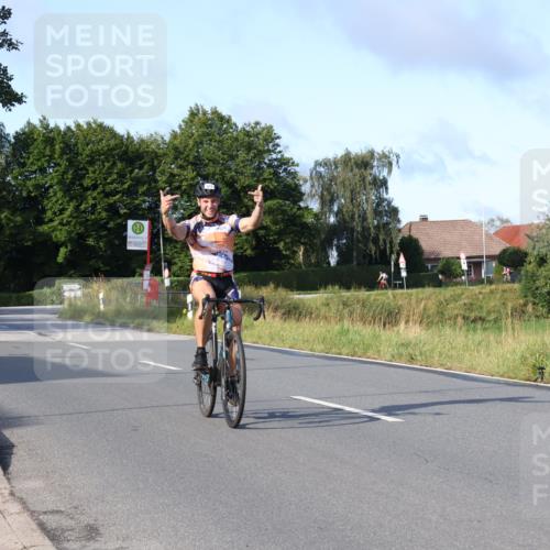 25.08.2024 - Elbe Triathlon Hamburg Fuchs,  Jonas http://msf.ph/oto/6856251 25.08.2024 09:19:33 Radfahren  meine-sportfotos.de