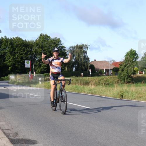 25.08.2024 - Elbe Triathlon Hamburg Fuchs,  Jonas http://msf.ph/oto/6856258 25.08.2024 09:19:33 Radfahren  meine-sportfotos.de