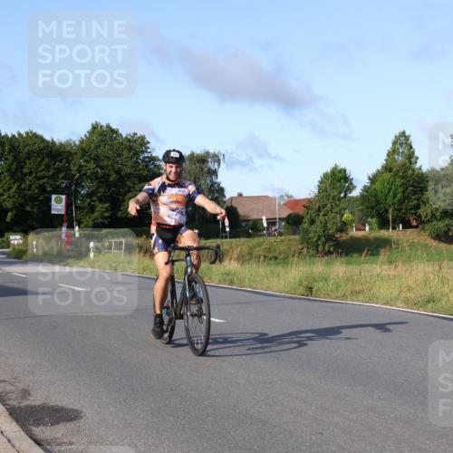25.08.2024 - Elbe Triathlon Hamburg Fuchs,  Jonas http://msf.ph/oto/6856261 25.08.2024 09:19:33 Radfahren  meine-sportfotos.de