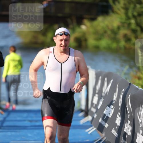 25.08.2024 - Elbe Triathlon Hamburg H.Heesch http://msf.ph/oto/6856277 25.08.2024 09:04:20 Schwimmen 255, 302, 314 meine-sportfotos.de