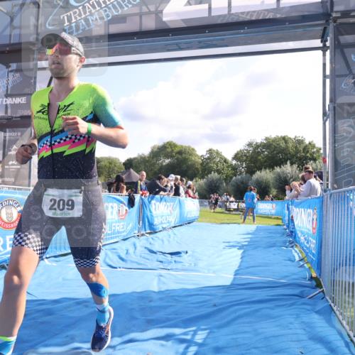 25.08.2024 - Elbe Triathlon Hamburg H.Heesch http://msf.ph/oto/6856278 25.08.2024 10:53:23 Ziel 209, 232 meine-sportfotos.de