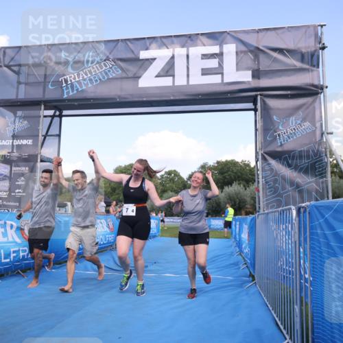 25.08.2024 - Elbe Triathlon Hamburg H.Heesch http://msf.ph/oto/6856291 25.08.2024 16:11:03 Ziel  meine-sportfotos.de