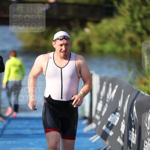 25.08.2024 - Elbe Triathlon Hamburg H.Heesch http://msf.ph/oto/6856293 25.08.2024 09:04:20 Schwimmen 255, 302, 314 meine-sportfotos.de