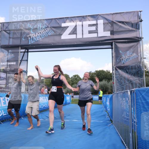 25.08.2024 - Elbe Triathlon Hamburg H.Heesch http://msf.ph/oto/6856301 25.08.2024 16:11:03 Ziel  meine-sportfotos.de