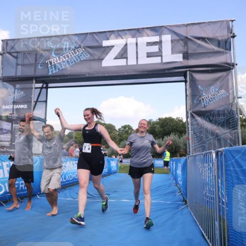 25.08.2024 - Elbe Triathlon Hamburg H.Heesch http://msf.ph/oto/6856310 25.08.2024 16:11:03 Ziel  meine-sportfotos.de