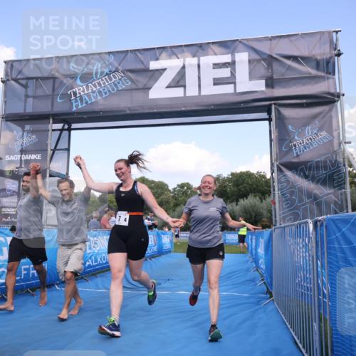 25.08.2024 - Elbe Triathlon Hamburg H.Heesch http://msf.ph/oto/6856318 25.08.2024 16:11:03 Ziel  meine-sportfotos.de