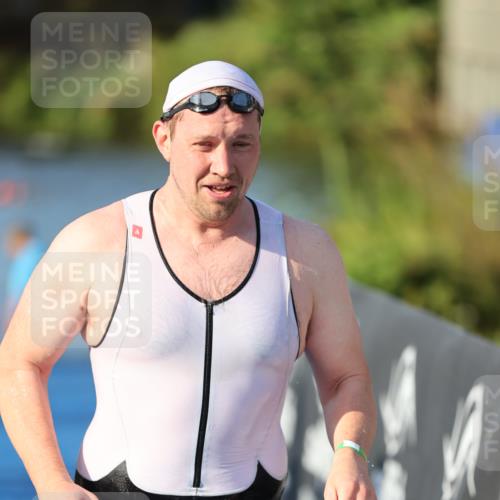 25.08.2024 - Elbe Triathlon Hamburg H.Heesch http://msf.ph/oto/6856324 25.08.2024 09:04:22 Schwimmen 255, 302, 314 meine-sportfotos.de