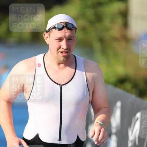 25.08.2024 - Elbe Triathlon Hamburg H.Heesch http://msf.ph/oto/6856331 25.08.2024 09:04:22 Schwimmen 255, 302, 314 meine-sportfotos.de