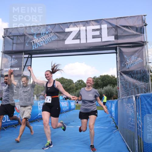 25.08.2024 - Elbe Triathlon Hamburg H.Heesch http://msf.ph/oto/6856334 25.08.2024 16:11:03 Ziel  meine-sportfotos.de