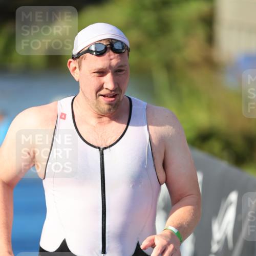 25.08.2024 - Elbe Triathlon Hamburg H.Heesch http://msf.ph/oto/6856352 25.08.2024 09:04:22 Schwimmen 255, 302, 314 meine-sportfotos.de
