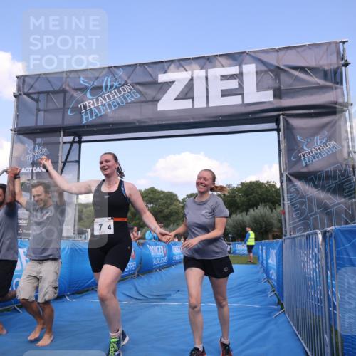 25.08.2024 - Elbe Triathlon Hamburg H.Heesch http://msf.ph/oto/6856359 25.08.2024 16:11:03 Ziel  meine-sportfotos.de