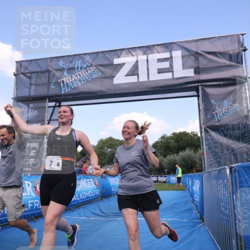 25.08.2024 - Elbe Triathlon Hamburg H.Heesch http://msf.ph/oto/6856381 25.08.2024 16:11:03 Ziel  meine-sportfotos.de