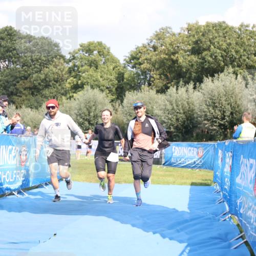 25.08.2024 - Elbe Triathlon Hamburg H.Heesch http://msf.ph/oto/6856404 25.08.2024 16:12:18 Ziel  meine-sportfotos.de