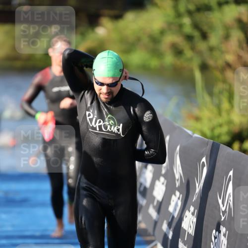 25.08.2024 - Elbe Triathlon Hamburg H.Heesch http://msf.ph/oto/6856433 25.08.2024 09:04:47 Schwimmen 223, 265 meine-sportfotos.de