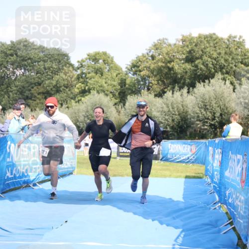 25.08.2024 - Elbe Triathlon Hamburg H.Heesch http://msf.ph/oto/6856451 25.08.2024 16:12:19 Ziel  meine-sportfotos.de
