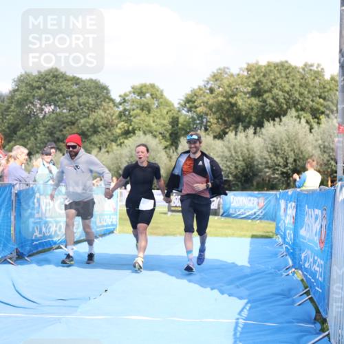 25.08.2024 - Elbe Triathlon Hamburg H.Heesch http://msf.ph/oto/6856473 25.08.2024 16:12:19 Ziel  meine-sportfotos.de
