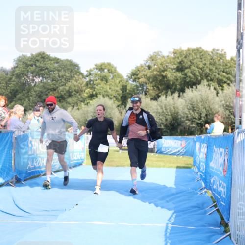25.08.2024 - Elbe Triathlon Hamburg H.Heesch http://msf.ph/oto/6856478 25.08.2024 16:12:19 Ziel  meine-sportfotos.de