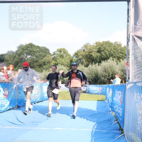 25.08.2024 - Elbe Triathlon Hamburg H.Heesch http://msf.ph/oto/6856515 25.08.2024 16:12:19 Ziel  meine-sportfotos.de