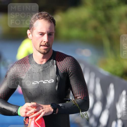 25.08.2024 - Elbe Triathlon Hamburg H.Heesch http://msf.ph/oto/6856518 25.08.2024 09:04:51 Schwimmen 223, 265 meine-sportfotos.de