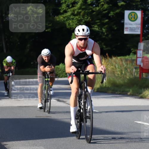 25.08.2024 - Elbe Triathlon Hamburg Fuchs,  Jonas http://msf.ph/oto/6856524 25.08.2024 09:20:05 Radfahren 232, 172, 336 meine-sportfotos.de
