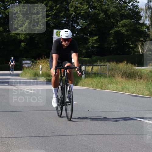 25.08.2024 - Elbe Triathlon Hamburg Fuchs,  Jonas http://msf.ph/oto/6856528 25.08.2024 10:40:03 Radfahren 1422, 676, 661 meine-sportfotos.de
