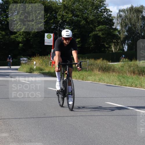 25.08.2024 - Elbe Triathlon Hamburg Fuchs,  Jonas http://msf.ph/oto/6856533 25.08.2024 10:40:03 Radfahren 1422, 676, 661 meine-sportfotos.de