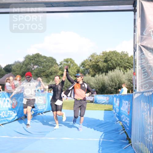 25.08.2024 - Elbe Triathlon Hamburg H.Heesch http://msf.ph/oto/6856539 25.08.2024 16:12:19 Ziel  meine-sportfotos.de