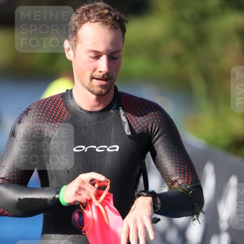 25.08.2024 - Elbe Triathlon Hamburg H.Heesch http://msf.ph/oto/6856548 25.08.2024 09:04:51 Schwimmen 223, 265 meine-sportfotos.de