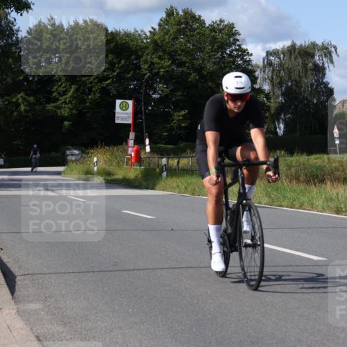 25.08.2024 - Elbe Triathlon Hamburg Fuchs,  Jonas http://msf.ph/oto/6856550 25.08.2024 10:40:04 Radfahren 1422, 676, 661 meine-sportfotos.de