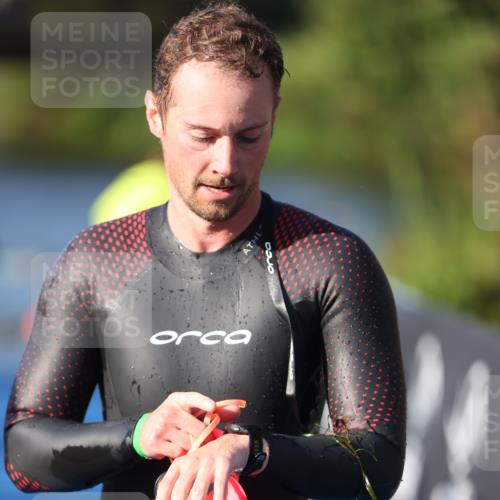25.08.2024 - Elbe Triathlon Hamburg H.Heesch http://msf.ph/oto/6856579 25.08.2024 09:04:51 Schwimmen 223, 265 meine-sportfotos.de