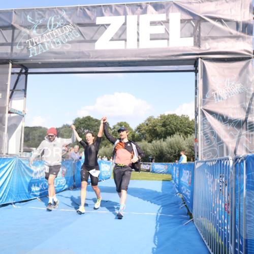 25.08.2024 - Elbe Triathlon Hamburg H.Heesch http://msf.ph/oto/6856601 25.08.2024 16:12:20 Ziel  meine-sportfotos.de