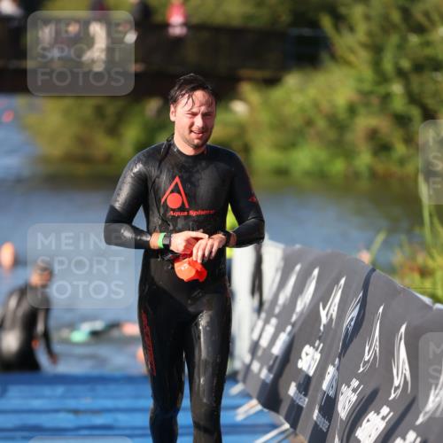 25.08.2024 - Elbe Triathlon Hamburg H.Heesch http://msf.ph/oto/6856610 25.08.2024 09:05:04 Schwimmen 223, 231, 264, 265 meine-sportfotos.de