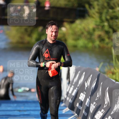 25.08.2024 - Elbe Triathlon Hamburg H.Heesch http://msf.ph/oto/6856615 25.08.2024 09:05:04 Schwimmen 223, 231, 264, 265 meine-sportfotos.de