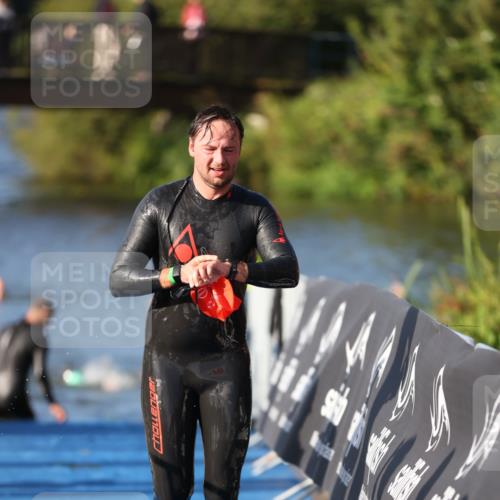 25.08.2024 - Elbe Triathlon Hamburg H.Heesch http://msf.ph/oto/6856631 25.08.2024 09:05:04 Schwimmen 223, 231, 264, 265 meine-sportfotos.de