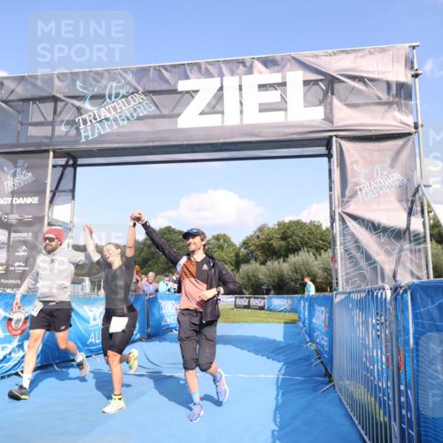 25.08.2024 - Elbe Triathlon Hamburg H.Heesch http://msf.ph/oto/6856665 25.08.2024 16:12:20 Ziel  meine-sportfotos.de