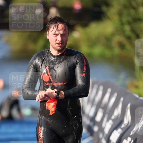 25.08.2024 - Elbe Triathlon Hamburg H.Heesch http://msf.ph/oto/6856674 25.08.2024 09:05:06 Schwimmen 223, 231, 264, 265 meine-sportfotos.de