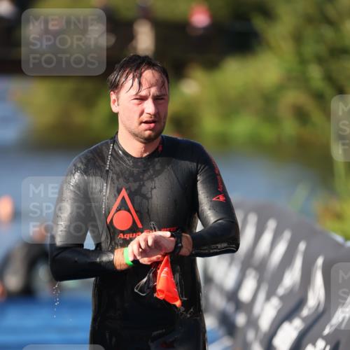 25.08.2024 - Elbe Triathlon Hamburg H.Heesch http://msf.ph/oto/6856678 25.08.2024 09:05:06 Schwimmen 223, 231, 264, 265 meine-sportfotos.de